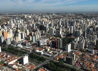 Campinas impõe toque de recolher e fechamento do comércio Campinas impõe toque de recolher e fechamento de comércio