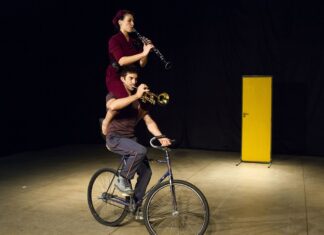 Cia. Kawa diverte as crianças com o espetáculo “Casasa” Cia. Kawa diverte as crianças com o espetáculo "Casasa"