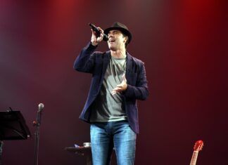 Cláudio Lins canta Chico Buarque em live neste sábado Cláudio Lins canta Chico Buarque em live neste sábado