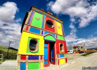 Church in Box: Toda igreja é uma caixa Church in Box: Toda igreja é uma caixa