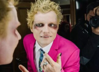 Ed Sheeran vira vampiro em clipe de novo single Ed Sheeran vira vampiro em clipe de novo single
