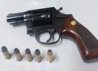 Força Tática prende homem com arma no CSU Mitiko Nevoeiro Força Tática prende homem com arma no CSU Mitiko Nevoeiro