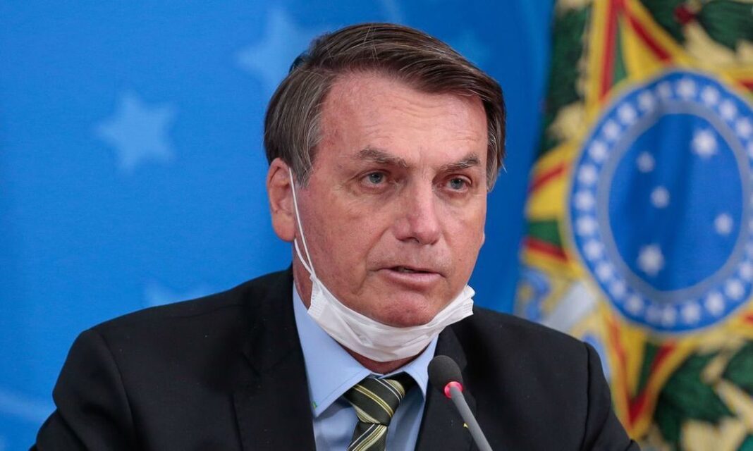 Bolsonaro volta a atacar vacina Coronavac: ‘Não tem comprovação científica’