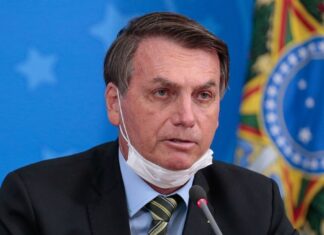 Bolsonaro volta a atacar vacina Coronavac: ‘Não tem comprovação científica’ Bolsonaro volta a atacar vacina Coronavac: ‘Não tem comprovação científica’