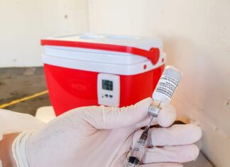 Pessoas com 49 anos podem se vacinar contra a Covid nesta quinta-feira Pessoas com 49 anos podem se vacinar contra a Covid nesta quinta-feira
