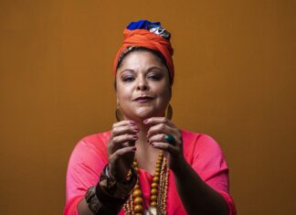 Fabiana Cozza canta e louva orixás no show “Dos Santos” Fabiana Cozza canta e louva orixás no show "Dos Santos"