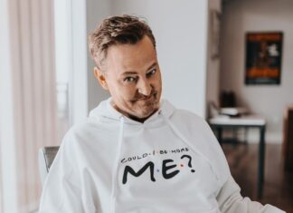 Matthew Perry rompe o noivado após seis meses do pedido de casamento Matthew Perry rompe o noivado após seis meses do pedido de casamento