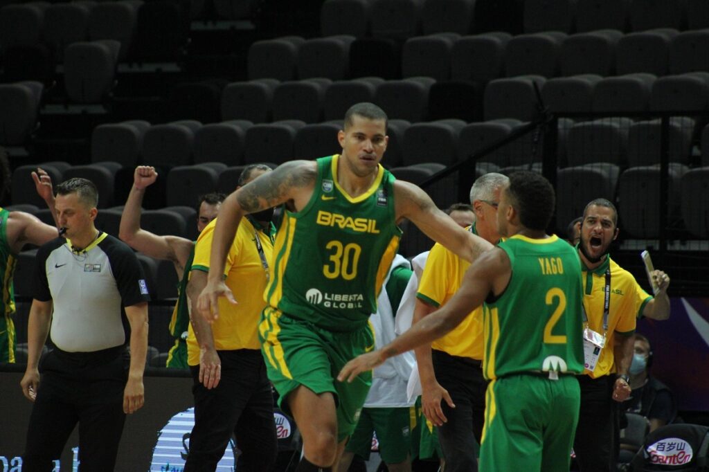 Brasil vence Tunísia em estreia no pré-olímpico de basquete masculino