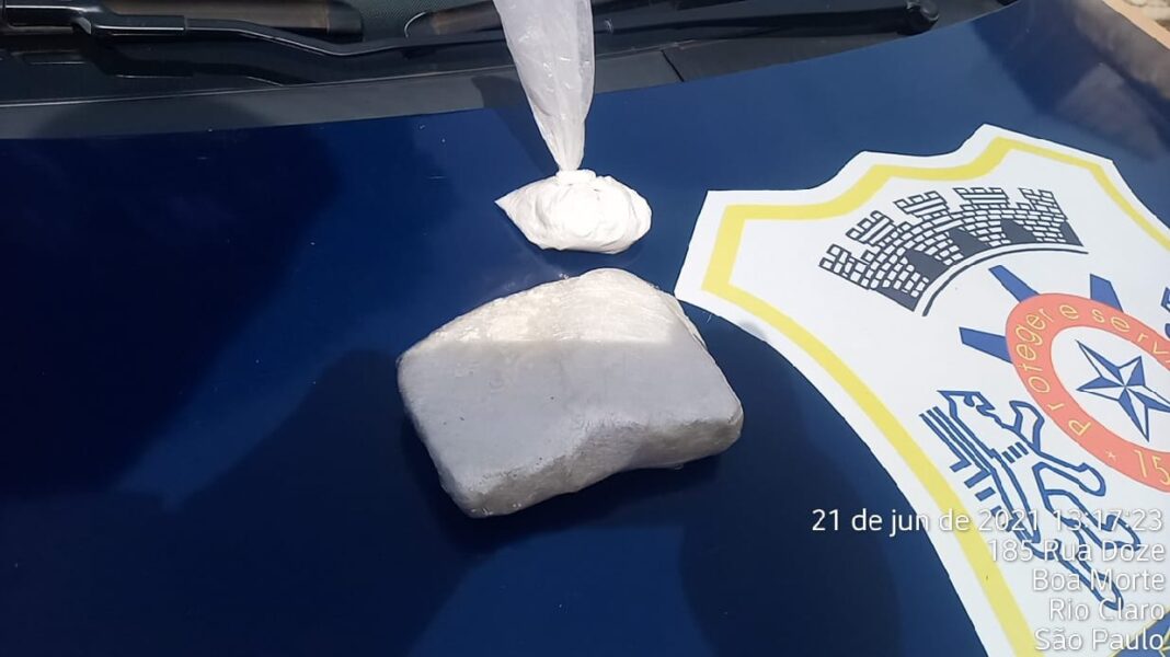 GCM localiza cocaína dentro de garrafa térmica no Jd. das Palmeiras
