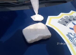 GCM localiza cocaína dentro de garrafa térmica no Jd. das Palmeiras GCM localiza cocaína dentro de garrafa térmica no Jd. das Palmeiras