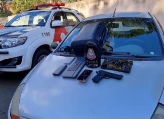 PM prende dupla por roubo de carro e tentativa de roubo em comércio PM prende dupla por roubo de carro e tentativa de roubo em comércio