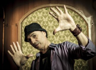 Zeca Baleiro faz live gratuita na noite deste sábado Zeca Baleiro faz live gratuita na noite deste sábado