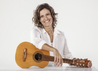 Zélia Duncan celebra 40 anos na aventura de viver a música Zélia Duncan celebra 40 anos na aventura de viver a música
