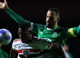 São Paulo leva empate da Chapecoense e segue sem vencer no Brasileirão São Paulo leva empate da Chapecoense e segue sem vencer no Brasileirão