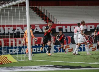 Atlético-GO bate São Paulo e se mantém 100% no Brasileiro Atlético-GO bate São Paulo e se mantém 100% no Brasileiro