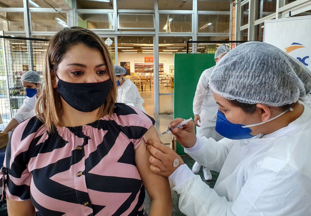 Rio Claro vacina contra a Covid-19 no feriado