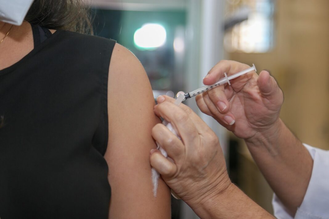 Vacinação contra a Covid-19 será para pessoas com 29 anos
