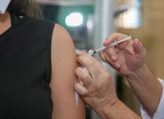 Vacinação contra a Covid-19 será para pessoas com 29 anos Vacinação contra a Covid-19 será para pessoas com 29 anos