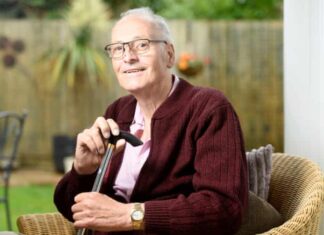 Britânico testa positivo 43 vezes para Covid-19 durante 290 dias Britânico testa positivo 43 vezes para Covid-19 durante 290 dias