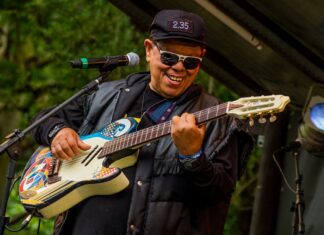 Di Melo canta clássicos e canções inéditas em live nesta sexta Di Melo canta clássicos e canções inéditas em live nesta sexta