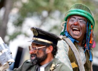 Grupo Pombas Urbanas encena a peça “Era uma Vez um Rei” Grupo Pombas Urbanas encena a peça "Era uma Vez um Rei"