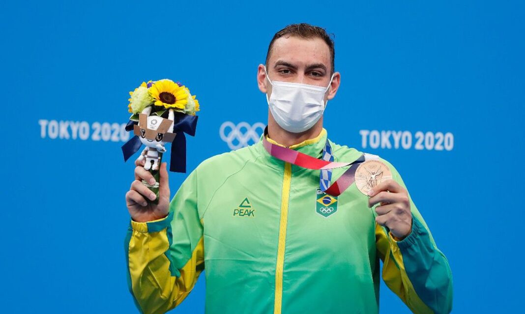 Fernando Scheffer fatura medalha de bronze na natação