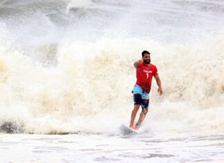Ítalo Ferreira faz a final do surfe contra Kanoa Igarashi Ítalo Ferreira faz a final do surfe contra Kanoa Igarashi