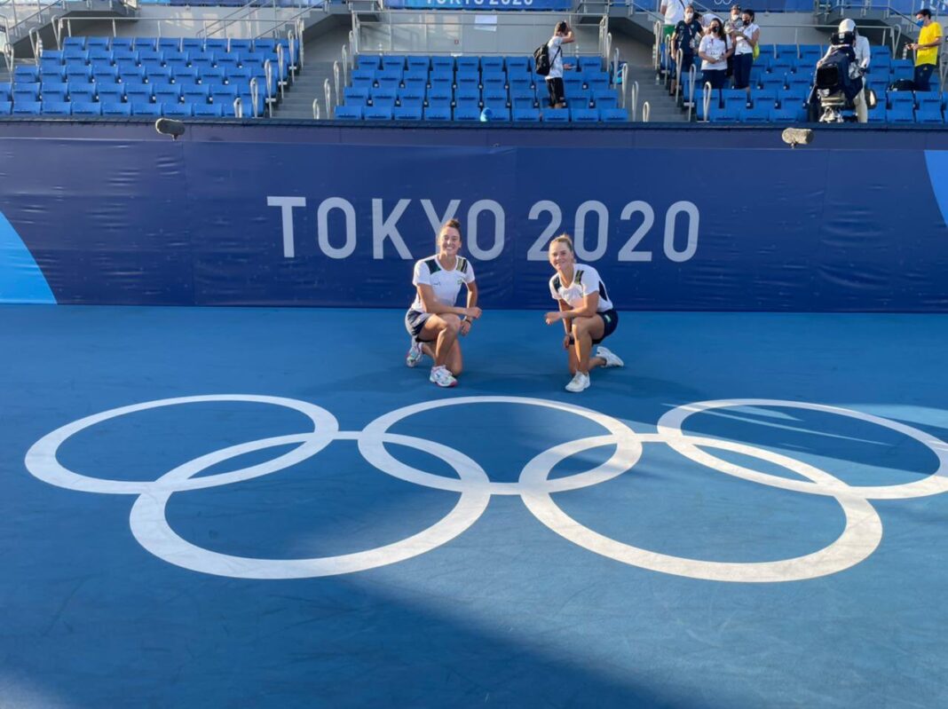 Luisa Stefani e Laura Pigossi ganham bronze inédito no tênis