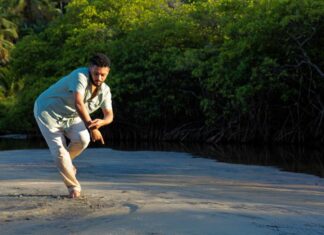 Neemias Santana dança “Movendo o Solo de Terrenos Submersos” Neemias Santana dança “Movendo o Solo de Terrenos Submersos”