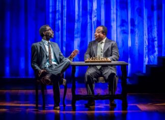 Espetáculo une Malcom X e Martin Luther King em reunião ficcional Espetáculo une Malcom X e Martin Luther King