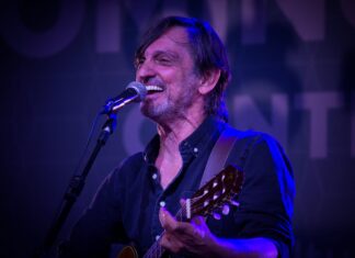 Paulo Miklos embala a noite de sábado com clássicos do rock Paulo Miklos embala a noite de sábado com clássicos do rock