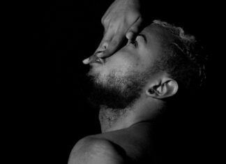 Cia Sansacroma apresenta o espetáculo “Rituais de Suspeição” Cia Sansacroma apresenta o espetáculo "Rituais de Suspeição"