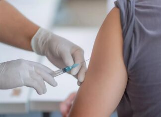 Pessoas com 26 anos podem tomar vacina contra a Covid-19 a partir desta segunda Pessoas com 26 anos podem tomar vacina contra a Covid-19