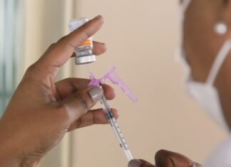 Vacinação lenta adia expectativa de retomada dos pequenos negócios Vacinação lenta adia, em mais de um mês, expectativa de retomada dos pequenos negócios