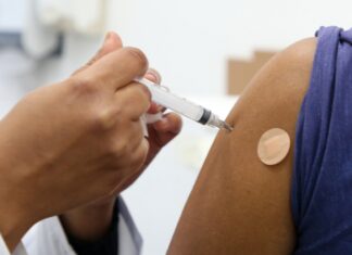 Cinco ‘dão migué’ e tomam 3ª dose de vacina contra Covid em Rio Claro Cinco ‘dão migué’ e tomam 3ª dose de vacina contra Covid em Rio Claro