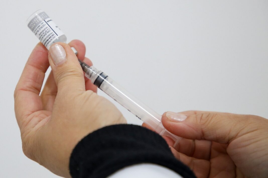Adolescentes serão vacinados a partir de 23 de agosto