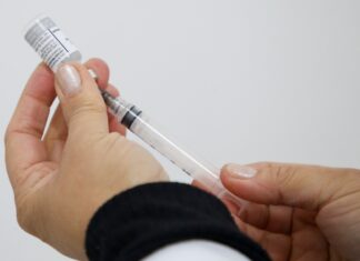 Adolescentes serão vacinados a partir de 23 de agosto Adolescentes serão vacinados a partir de 23 de agosto