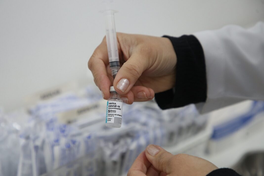 Começa a vacinação contra a Covid-19 para pessoas com 34 anos