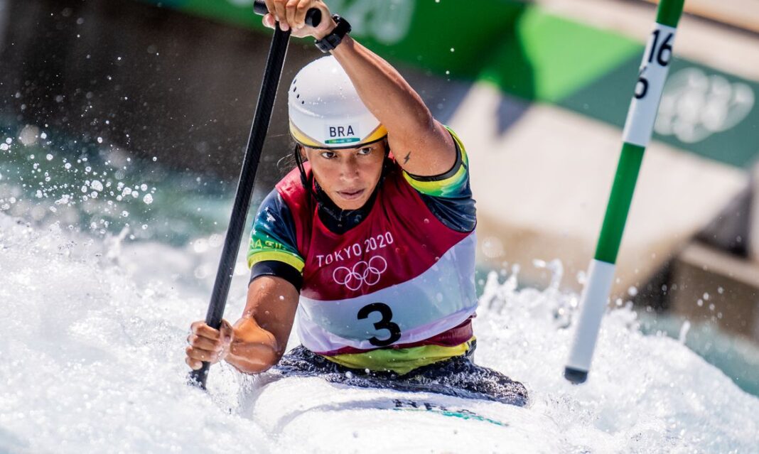 Ana Sátila e Pepê garantem Brasil em semi da canoagem slalom em Tóquio