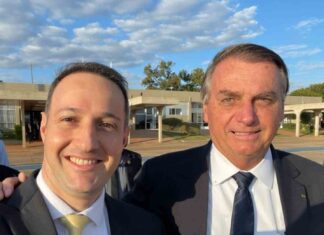 Conheça a nova dupla sertaneja Derrite & Derrete no Bonsais & Boçais desta semana Deputado Derrite e Bolsonaro formam nova dupla