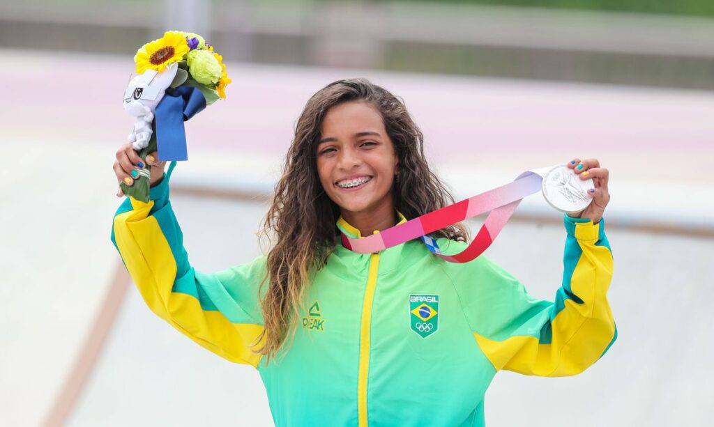 Brasil fatura 2ª prata no skate e vai com 3 às quartas do surfe