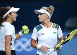 Stefani e Pigossi vencem de virada e avançam às quartas em Tóquio Stefani e Pigossi vencem de virada e avançam às quartas em Tóquio