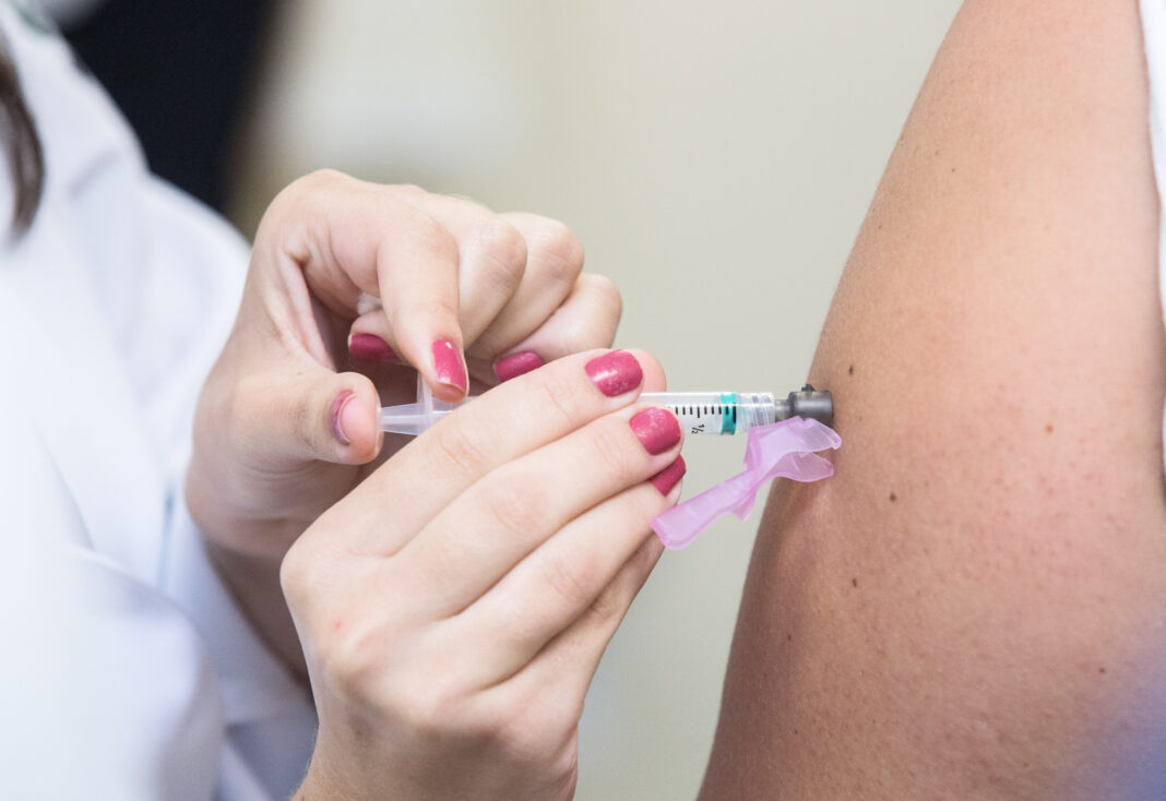 População é convocada para reta final de vacinação contra gripe