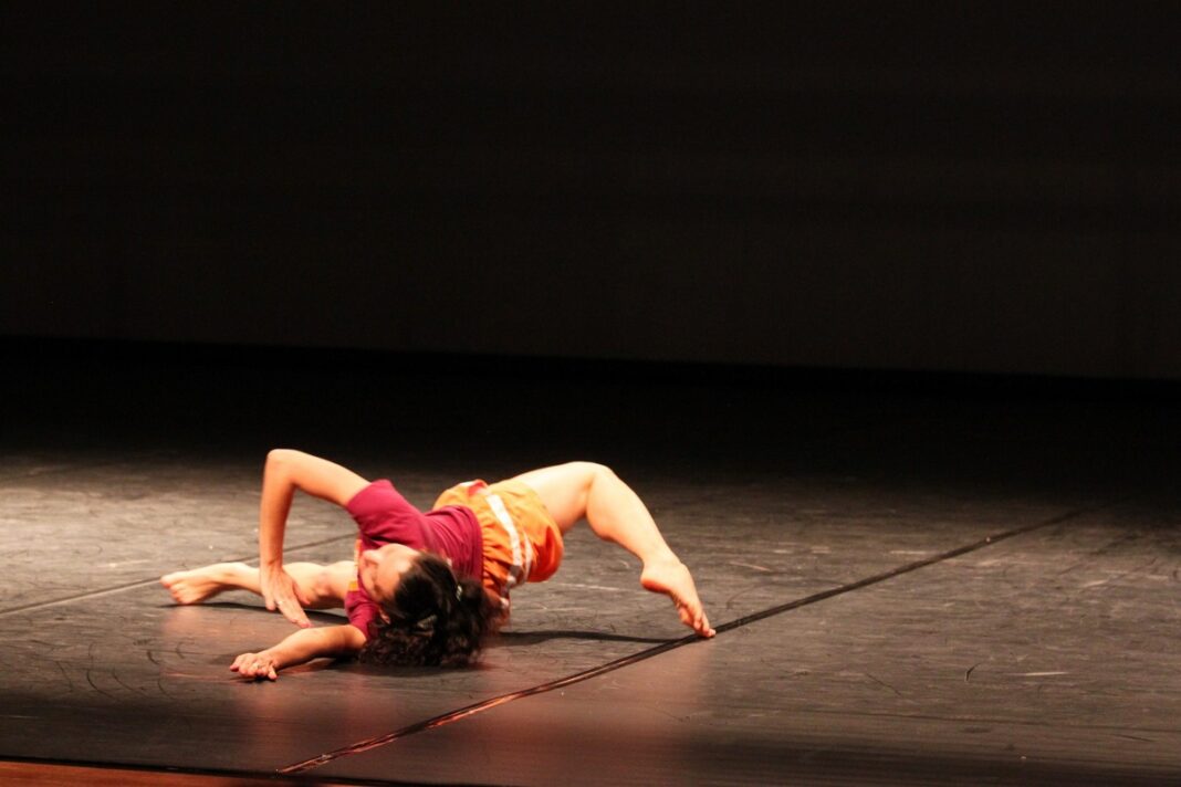 Espetáculo de dança explora possibilidades coreográficas