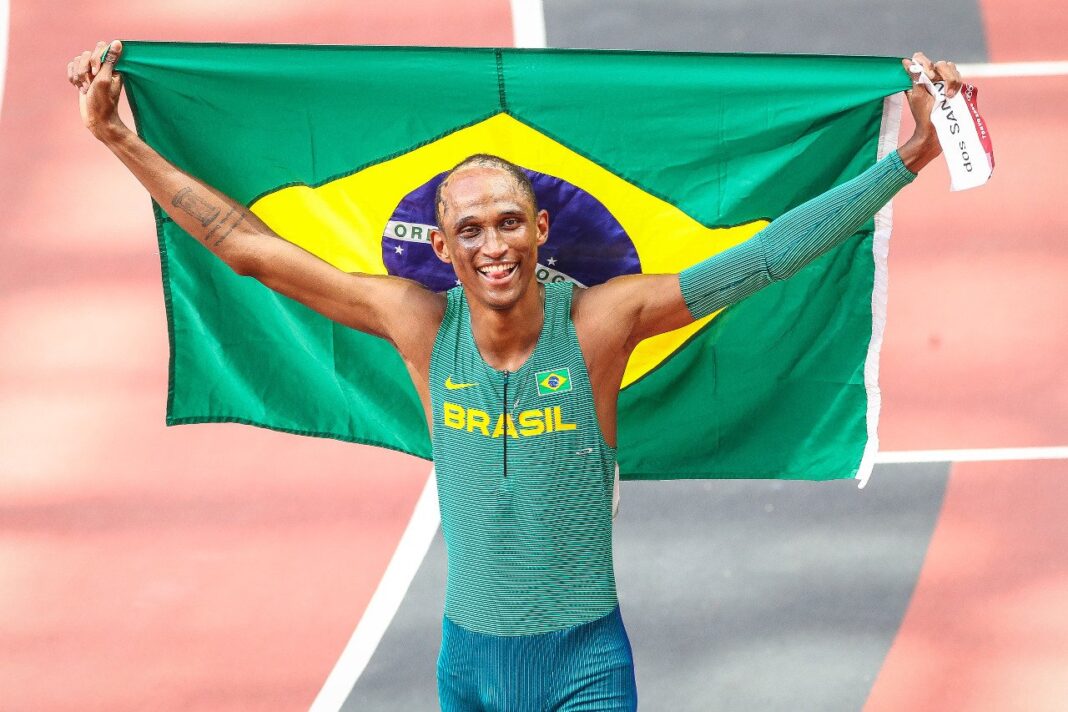 Alison dos Santos é bronze nos 400 metros com barreiras
