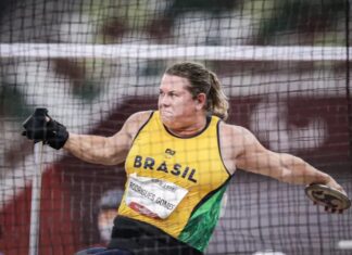 Beth Gomes brilha em Tóquio e conquista o 99º ouro do Brasil na história paralímpica Beth Gomes brilha em Tóquio e conquista o 99º ouro do Brasil