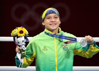 Brasil é prata no vôlei feminino e no boxe em Tóquio Brasil é prata no vôlei feminino e no boxe em Tóquio