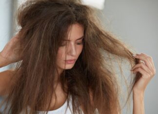 Três maneiras de cuidar de cabelos secos e sem brilho Três maneiras de cuidar de cabelos secos e sem brilho