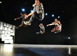 Grupo Zumb.boys rompe convenções com espetáculo “Ladrão” Grupo Zumb.boys rompe convenções com espetáculo "Ladrão"