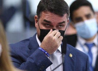 MP-RJ analisa novo relatório do Coaf envolvendo Flávio Bolsonaro MP-RJ analisa novo relatório do Coaf envolvendo Flávio Bolsonaro